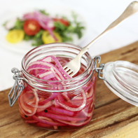 Photo of a pickled red onion 5
