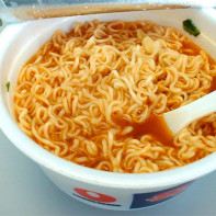 Madlavning Cup Noodles billeder