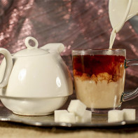 Photo du thé noir avec du lait 2