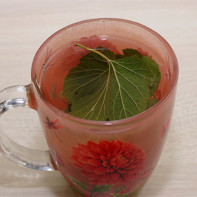 Foto af solbærblad te 3