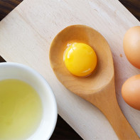 תמונה של ביצים גולמיות