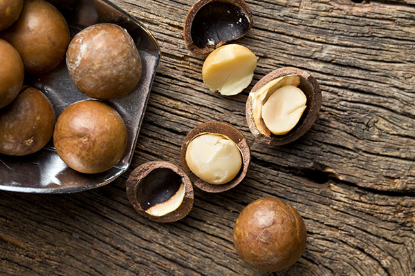 Jak otevřít makadamový ořech