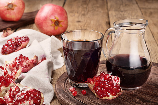 How to Choose and Store Pomegranate Juice
