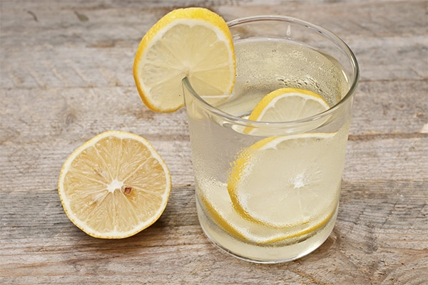 Fordele og ulemper ved citronvand
