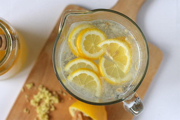 Zitronenwasser und Verwendung von Zitronen in der Kosmetik