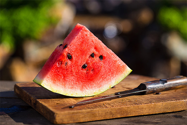 Wie man Wassermelone richtig isst