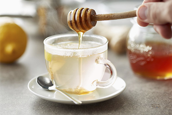 How to Prepare Honey Water