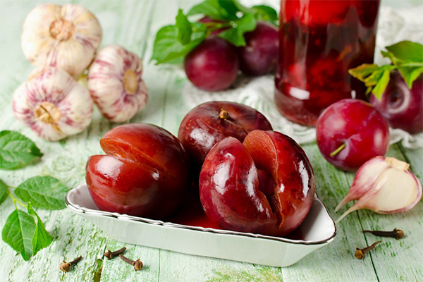 Marinaded plums