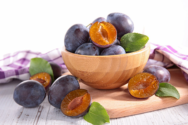 Is it possible to eat plums to lose weight