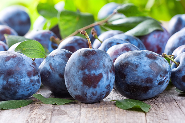 The benefits and harms of plums