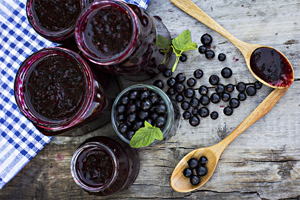 The benefits of black currant jam