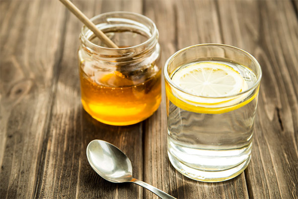 Recettes d'eau de miel avec divers additifs