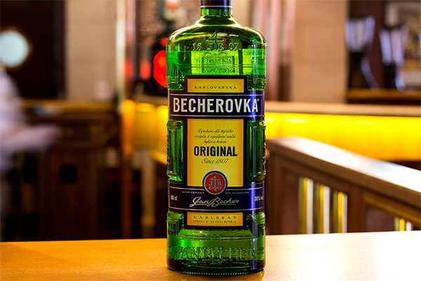 Jak správně pít Becherovku