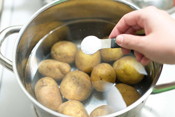 How to boil potatoes