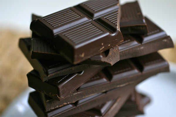 Wie man dunkle Schokolade auswählt und lagert