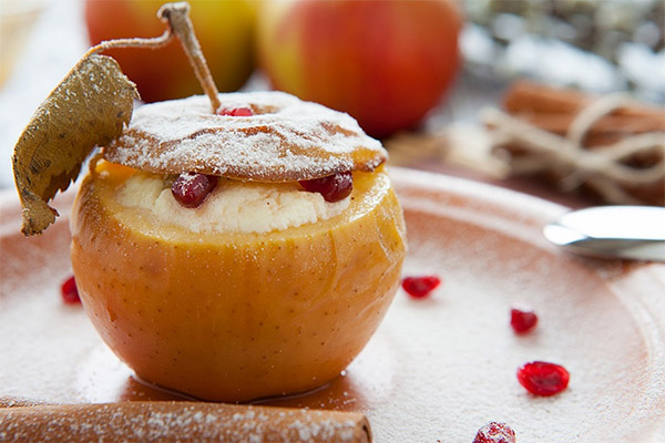 Baked Apples with Cheese