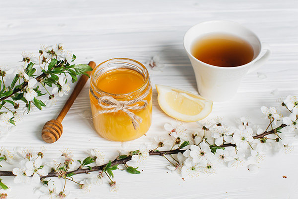 Le thé au miel en médecine