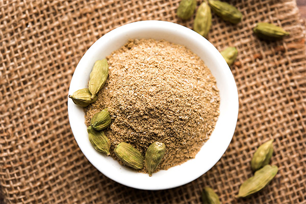 How to Grind Cardamom