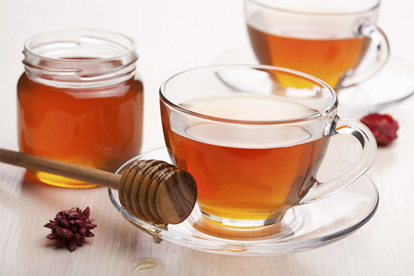 Fordele og ulemper ved te med honning