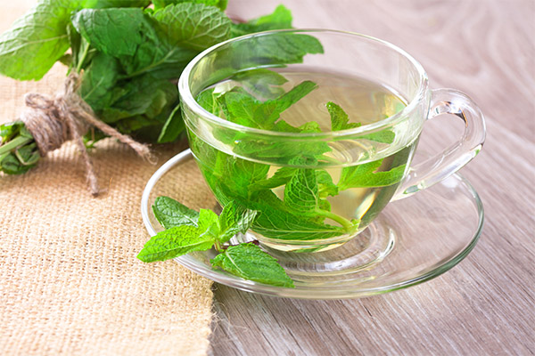 Les avantages et les inconvénients du thé à la menthe poivrée