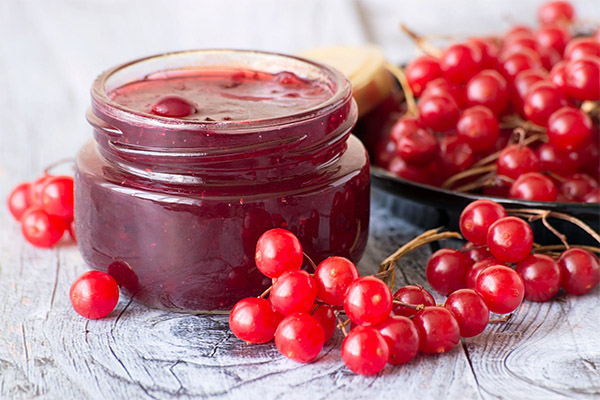 The benefits and harms of jam from cranberry