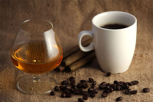 Ist es sinnvoll, Kaffee mit Cognac zu trinken?