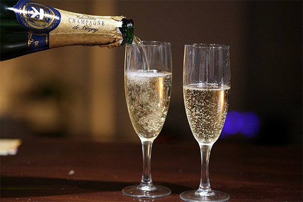Regler for servering af champagne
