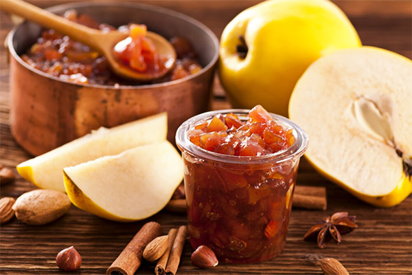 Quince Jam with Cinnamon
