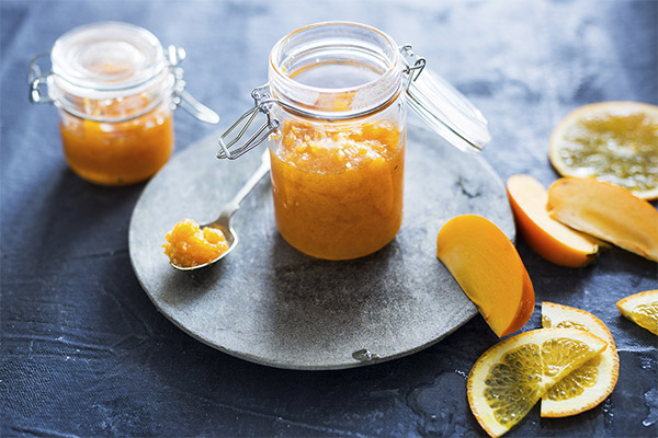 Orange jam with persimmon