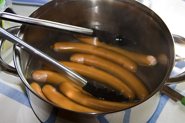 How to cook sausages in a pot