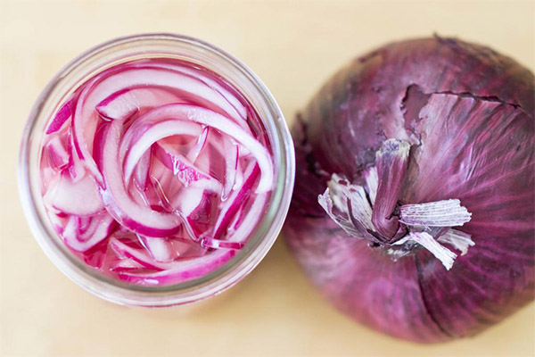 How to Pickle Red Onions for Herring