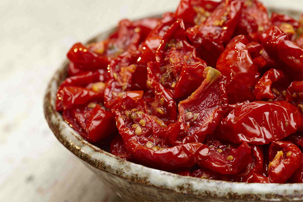 Hvad skal man lave med tørrede tomater