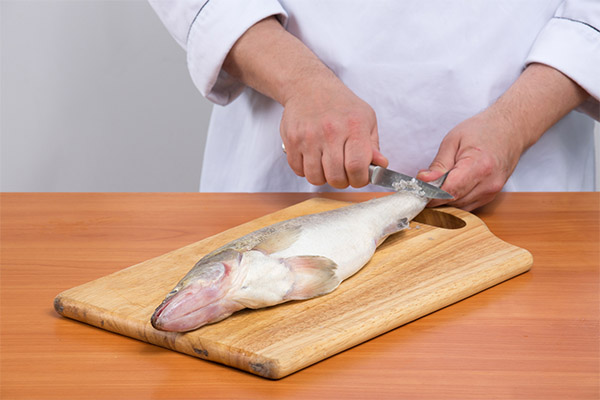 魚の皮を早く剥く方法