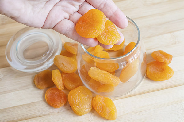Sådan opbevarer du tørrede abrikoser korrekt