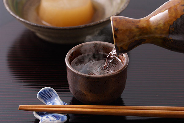 Comment boire correctement le saké