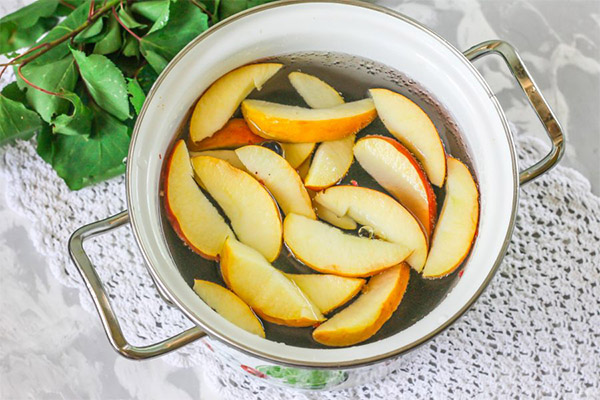 How to cook apple compote