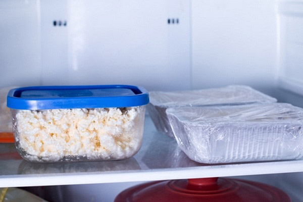 Hvor længe kan du holde ostemasse i fryseren