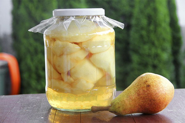 Uzvar of pears