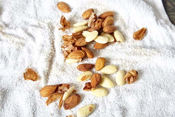 How to peel almonds quickly