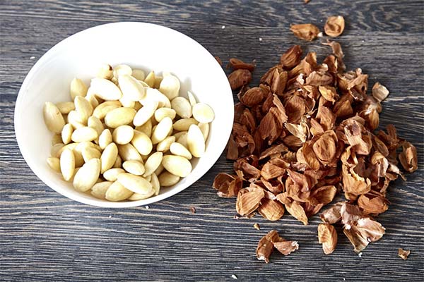 How to peel and peel almonds