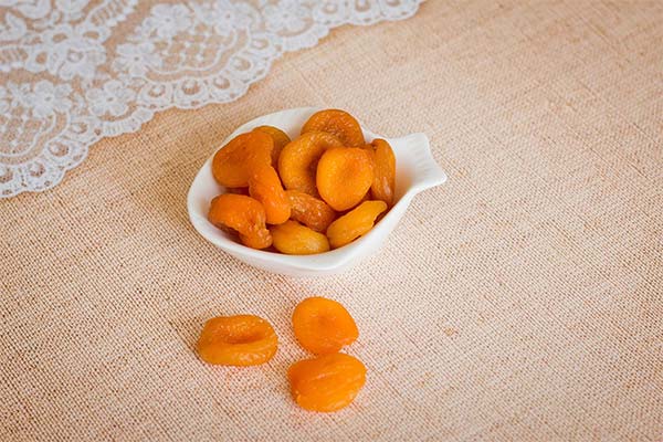 Hvordan man spiser tørrede abrikoser