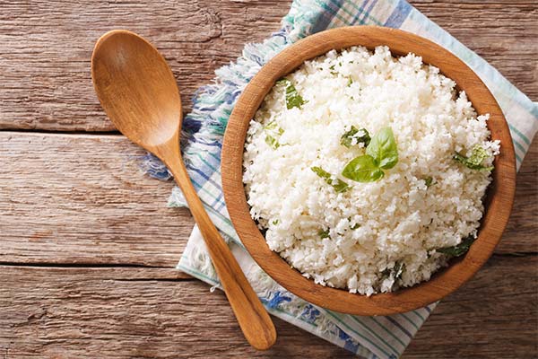 Hvad er den rigtige måde at indføre ris i en ammende mors kost på?