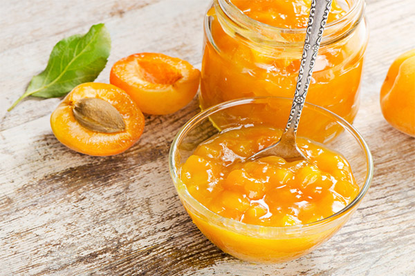 How to cook apricot jam