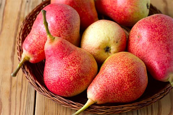 The benefits of pears during breastfeeding