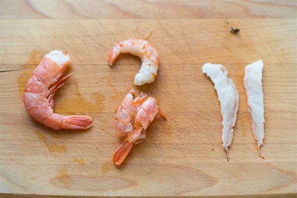 How to properly peel shrimp