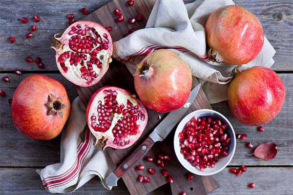 How to Eat Pomegranate