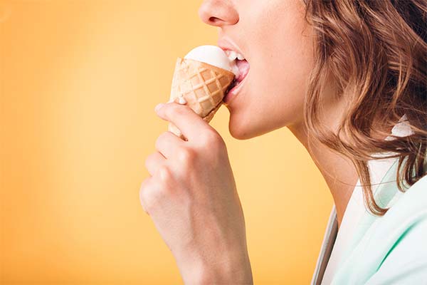 Πώς να εισαγάγετε το παγωτό στη διατροφή μιας μητέρας που θηλάζει