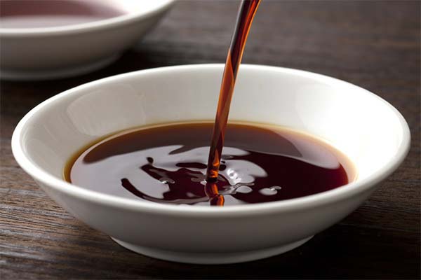What's the right way to introduce soy sauce to a breastfeeding mom's diet