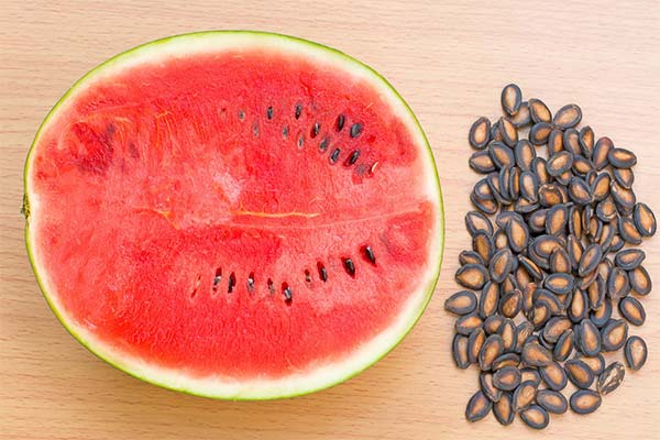 Is it possible to eat watermelon with seeds