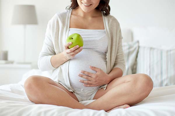 What is the best way to eat apples during pregnancy